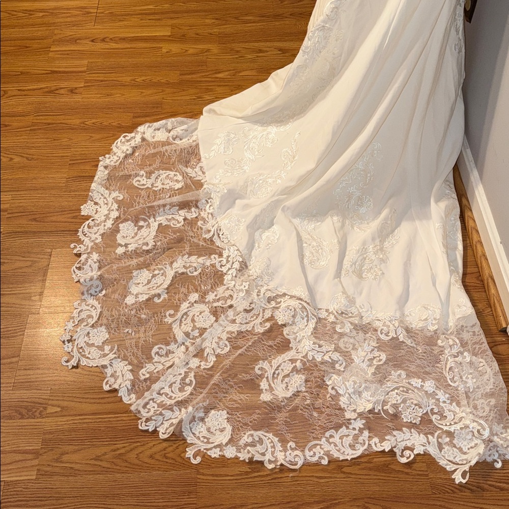 Ivory Lace Bridal Gown - Picture 7 of 16